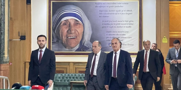 U mbajt takim konsultativ i partive para seancës konstituive, askush u prononcua