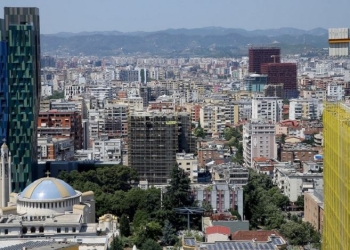 Raporti i OKB: Shqipëria e para në botë për rënie të lindjeve si pasojë e emigrimit