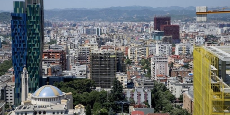 Raporti i OKB: Shqipëria e para në botë për rënie të lindjeve si pasojë e emigrimit