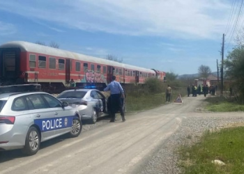 Treni godet veturën, një i vdekur e dy të lënduar në Jagodë të Klinës