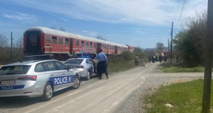 Treni godet veturën, një i vdekur e dy të lënduar në Jagodë të Klinës
