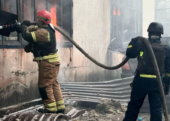 Të paktën 14 të vrarë nga sulmi rus në qytetin e lindjes së Zelenskyt