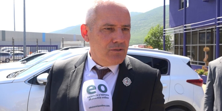 Sveçla: 16 persona në katër automjete me targa serbe u ndaluan, 4 prej tyre oficerë të shërbimeve serbe të sigurisë