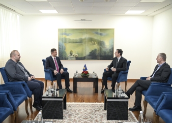 Kurti takoi deputetin e zgjedhur nga radhët e komunitetit boshnjak, Rasim Demiri (Koalicioni Vakat)