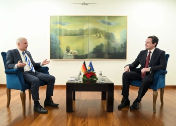 Kurti pret në takim ambasadorin Jörn Rohde, flasin për krijimin e qeverisë e heqjen e masave