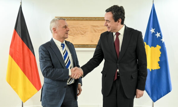 Rohde i kërkon Kurtit zgjedhje të shpejtë të Kryeparlamentarit dhe formimin e Qeverisë, flet edhe për masat