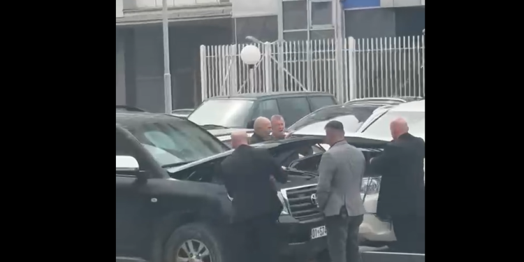 Prishet një veturë qeveritare, Behrami ironizon: Kryeministrit s’po i ecë, as me koalicione, as me kerre