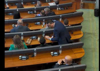 Guri poston biberonin që ia dhuroi Bahtiri: As kjo s’i paska 61