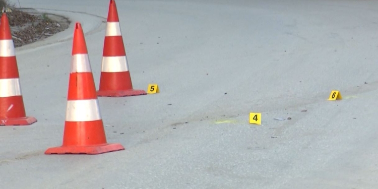Një veturë e policisë e përfshirë në aksidentin zinxhiror në Shkabaj, pesë të lënduar