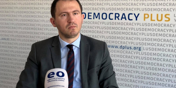 Krasniqi thotë se edhe sot Dehari si kryesues shkeli Kushtetutën: Ndërpreu seancën pa lejuar zhvillimin e votimit