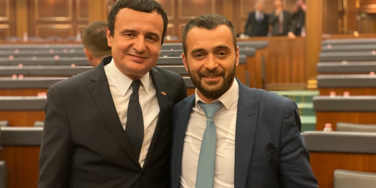 Arbër Rexhaj: Kurti po e analizon mundësinë e formimit të Qeverisë me koalicion