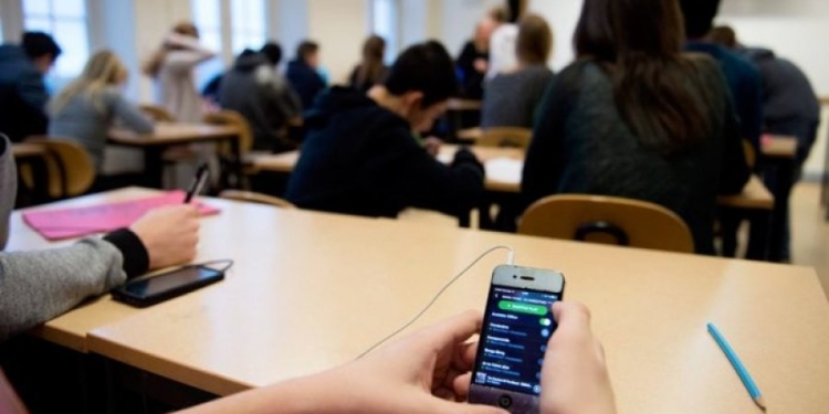 Kjo shenjë e horoskopit ka varësi ndaj telefonit