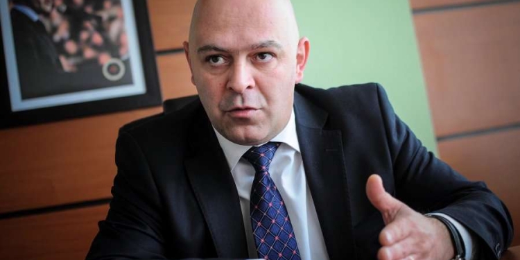 Peshkimi i deputetëve, Gjini: Në AAK askush nuk e han karremin