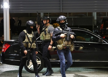 Të armatosur deri në dhëmbë, policia e Republikës Serbe po ruan makinën e Dodik në Sarajevë