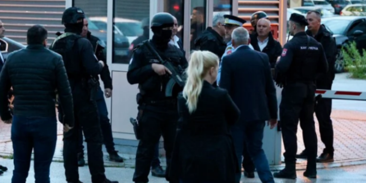 Kaos në Sarajevë – Policia e Republikës Serbe nuk lejoi Policinë e Bosnjës ta arrestojë Dodikun