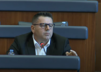 Berisha i AAK-së thotë se duhet të votohet raporti: Ta kalojmë dhe të hyjmë në temë