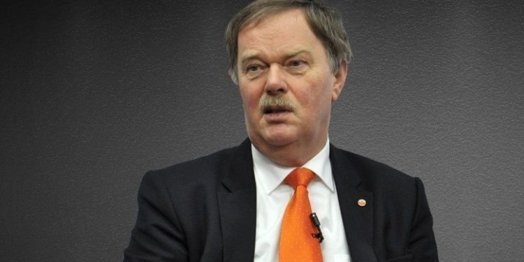 Diplomati holandez: Serbët kanë bërë gjëra shumë më të tmerrshme se shqiptarët, por s’po dënohen