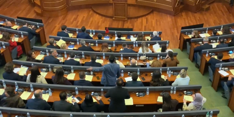 Dimal Basha pasi Lista Serbe nuk u betuan si deputetë: Duhet me i largu prej salle