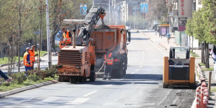 Nisin punimet, mbyllet njëri krah i rrugës “Agim Ramadani”