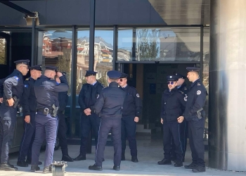 Policia bllokon hyerjen e ZRRE-së