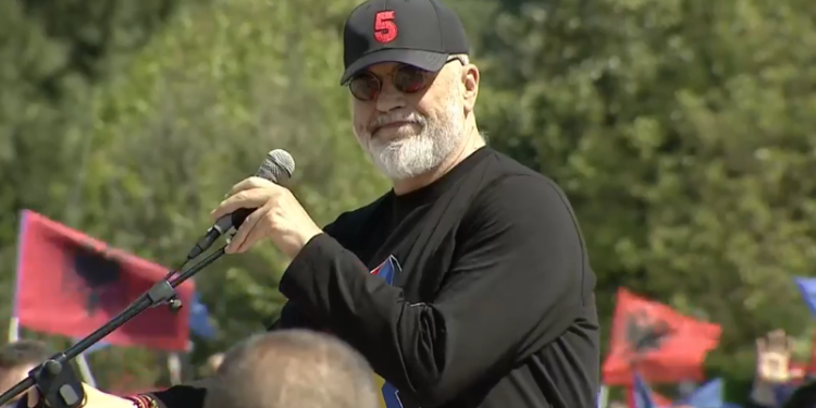 Rama në tubimin elektoral në Vlorë, jep mbështetje për gratë dhe vajzat e këtij qyteti