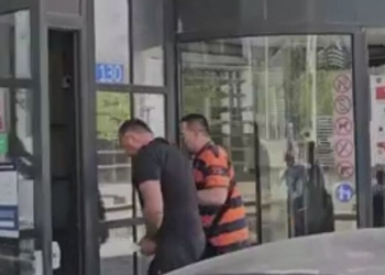 Qeveria serbe ndan 300 mijë dinarë për të arrestuarit për krime lufte në Kosovë