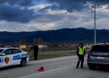 Aksident në Korçë, 65-vjeçarja humb jetën pas përplasjes me automjet