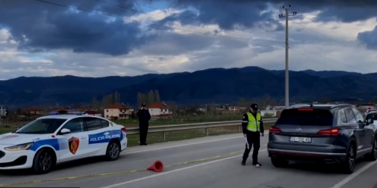 Aksident në Korçë, 65-vjeçarja humb jetën pas përplasjes me automjet