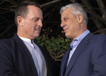 Grenelli reagon ashpër ndaj shkrimit të REL-it për Thaçin: Po e paguajmë për raportime të rrejshme