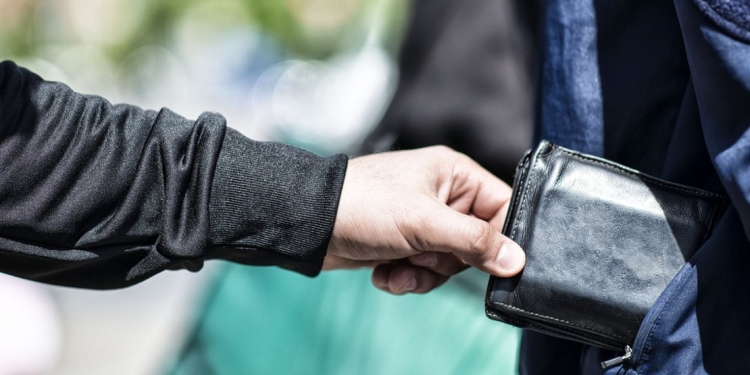 Kapet hajni që plaçkiti turkun në Prishtinë, ia kapi 15 kartela bankare dhe qindra euro