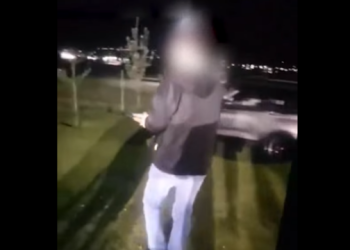 U panë në një video duke shtënë me armë – Arrestohen dy persona