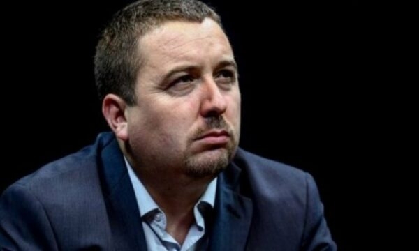 “Leni këto fore, tregojani të vërtetën kësaj shoqnie – ky shtet pranë kolapsit s’ka me i vy kërkujt”, Latifi i ashpër pas rritjes së çmimit të rrymës