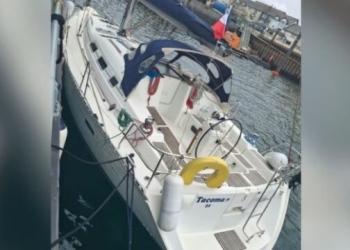 Media britanike: Ky jaht u përdor për të kontrabanduar 20 emigrantë shqiptarë drejt Britanisë së Madhe