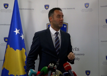 Konjufca takon sot kryetarët e partive politike