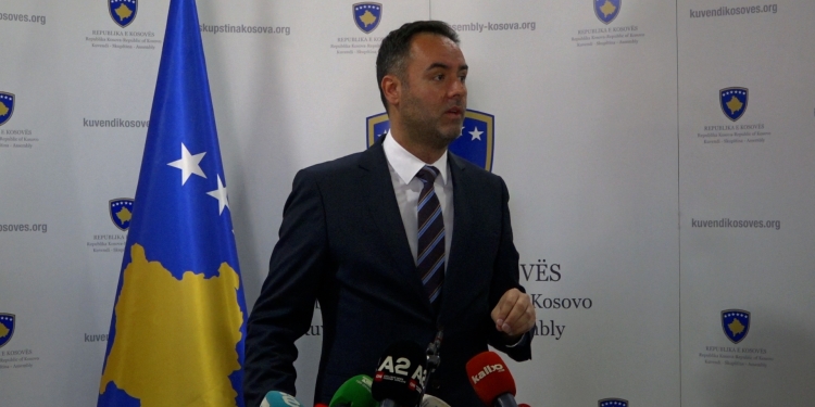 Konjufca takon sot kryetarët e partive politike