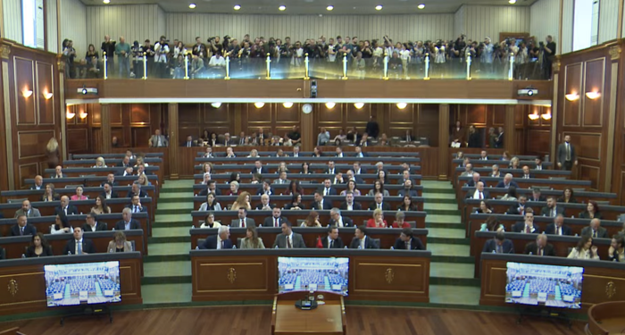 Salla plot me deputetë, Avni Dehari nuk e hedh në votim raportin – shmangie apo strategji?