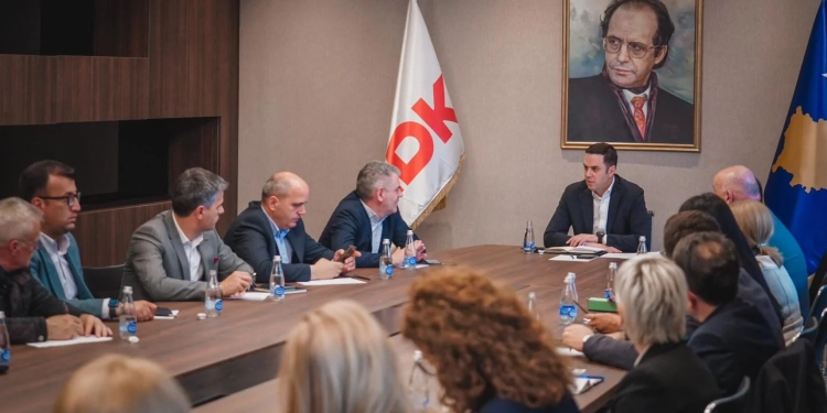 “Ndjej keqardhje” – Abdixhiku flet për komunikimet në Viber-in e Kryesisë së LDK-së