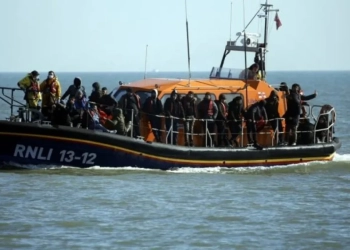 Fundoset varka me emigrantë në brigjet e Tunizisë – tetë të vdekur, shumë të tjerë të zhdukur