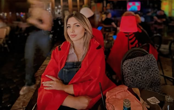 Lindi dhe u rrit në Stamboll, gazetarja me prejardhje nga Kosova: E kam pas babën patriot, kurrë s’ka folë me ne turqisht