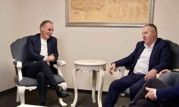 Limaj takohet me Gucatin: Nisma e përkushtuar të përmirësojë kushtet e veteranëve