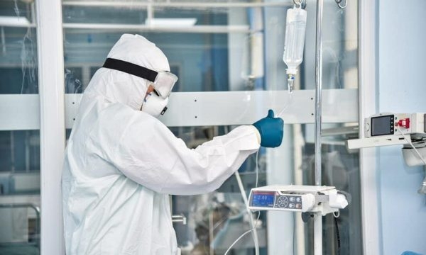 Fillon të përhapet varianti i ri i COVID-19