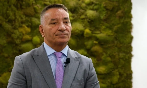 Kurti dhe Ministrat e tij po vazhdojnë të dalin në zyrë, Pal Lekaj kërkon ndërhyrjen e Prokurorisë