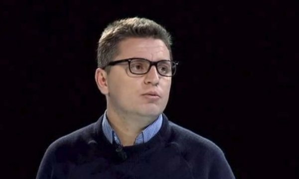 Trump i vendosi dje tarifë 10%, Kosova ia kishte vënë me herët SHBA’së, Zogaj: Kqyre ti, Kosova tarifë Amerikës