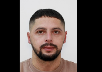 Policia kërkon ndihmë për kapjen e këtij personi