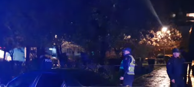 Vetura përfundon në kanal në rrugën Milot-Thumanë, lëndohet rëndë një person