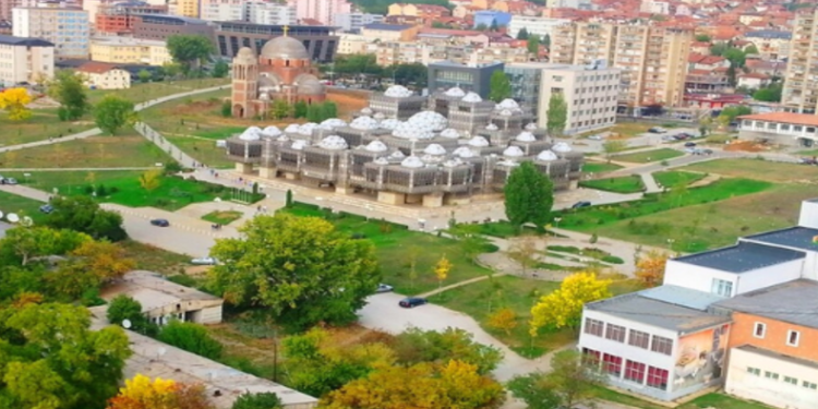 Shovinizmi i fshehur pas religjionit: Rasti i kishës në oborrin e Universitetit të Prishtinës