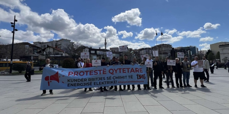 Mbahet protesta kundër shtrenjtimit të rrymës