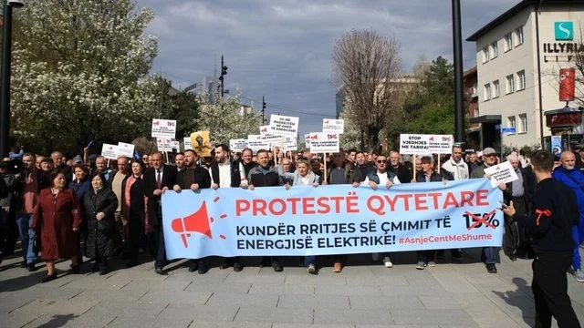 “Asnjë cent më shumë” – protestohet sot sërish kundër shtrenjtimit të rrymës