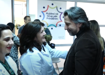 Prezantohet programi “Kujdesi në grup për prindërim”, në përkrahje të prindërve dhe foshnjave