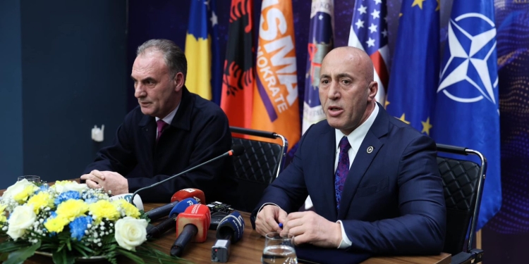 Deputetët e AAK-së pa grup paralamentar? Qysh ia sheh ‘sherrin’ AAK-ja Nismës, nëse nesër shkojnë me Kurtin?